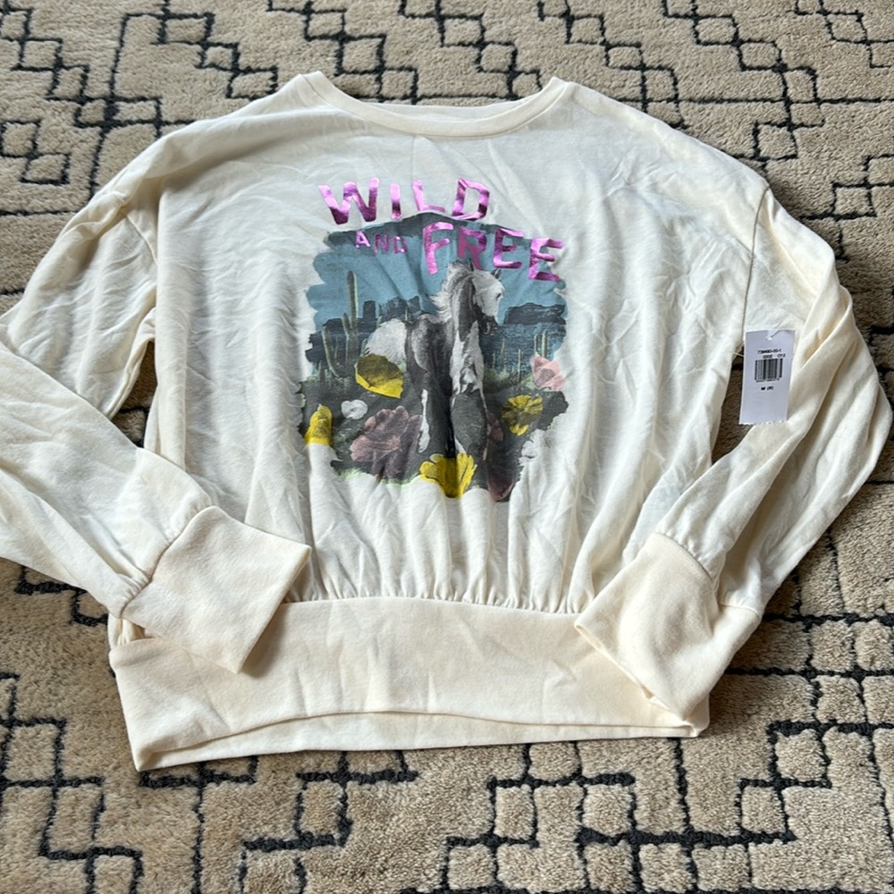 NWT Girls Long Sleeve Graphic T-Shirt Size M